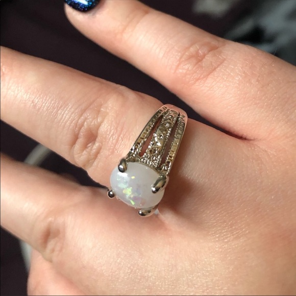 Sterling Silver Opal Ring - Picture 5 of 7